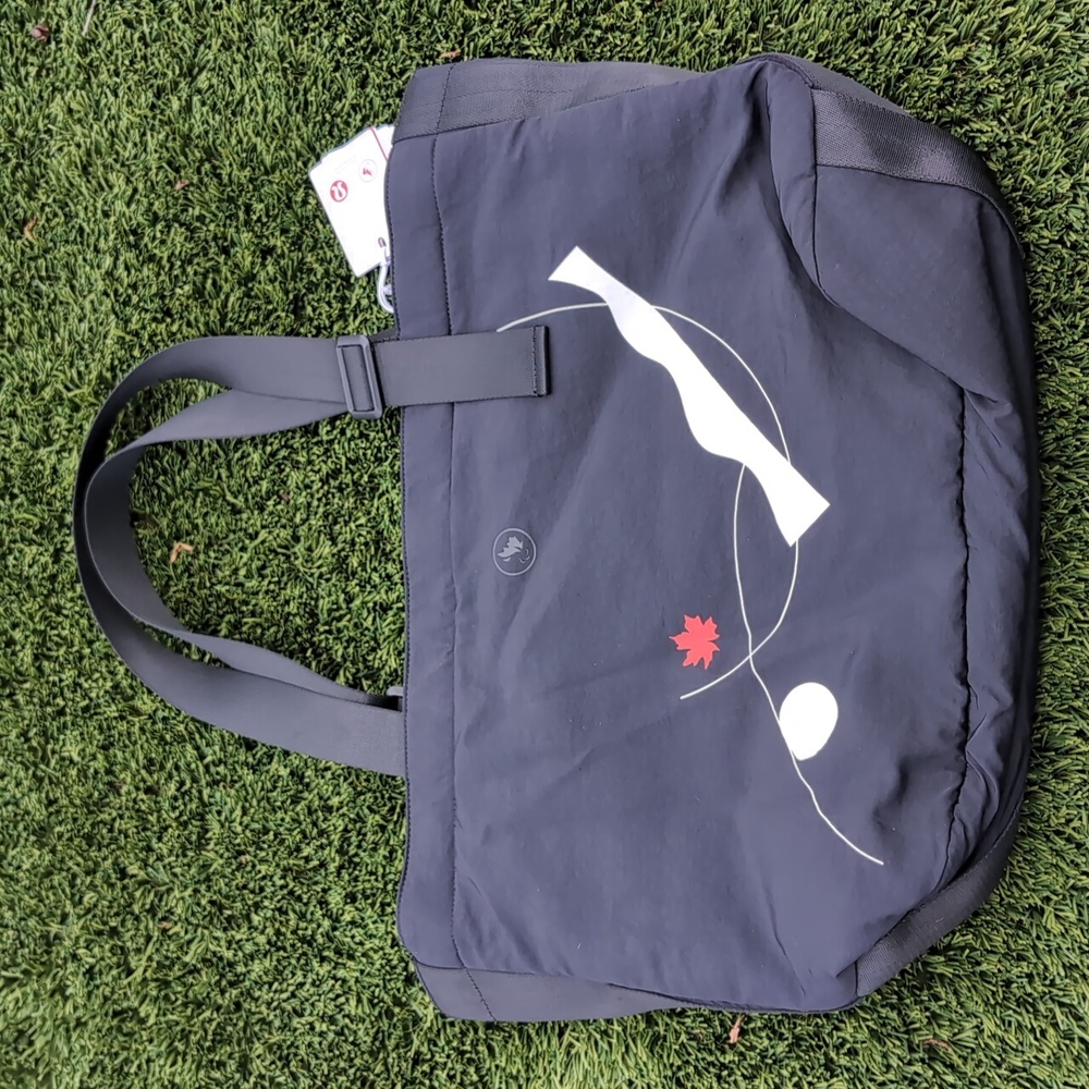 RARE NWT Lululemon Commemorative Canadian Olympic Team Clean Lines Tote 22L
